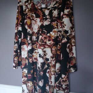 Beautiful flower dress Size: 22/24 By: AVENUE